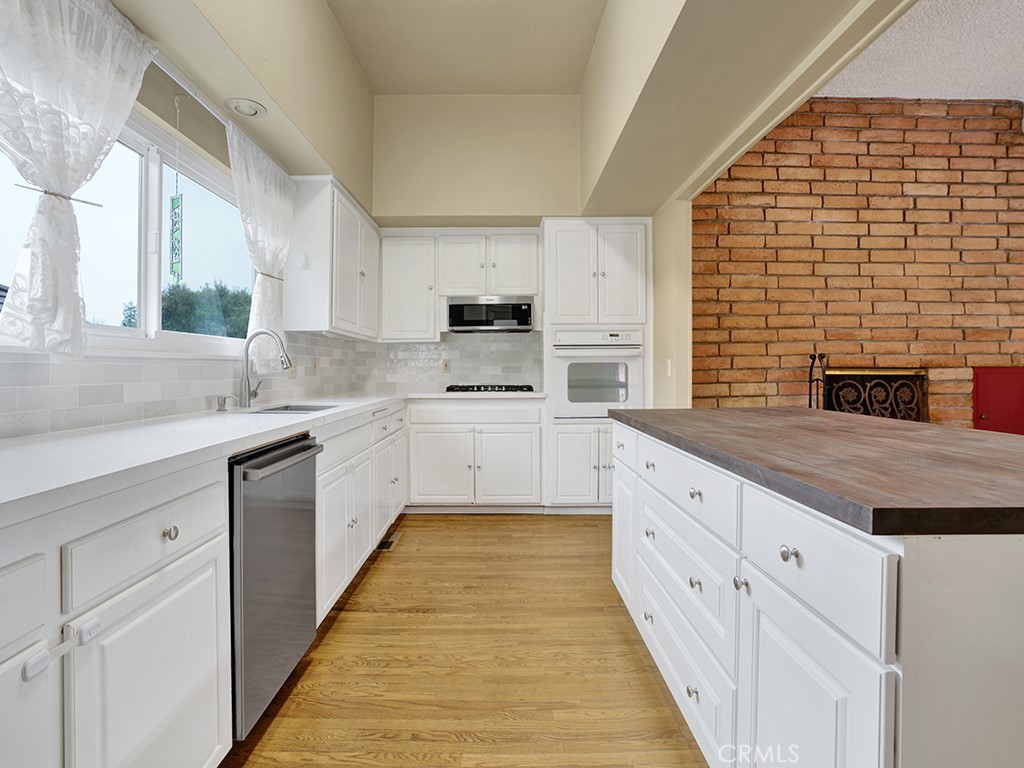 1019 Dorothy Lane Fullerton, CA 92831 - Photo 20 of 41 a large kitchen with cabinets