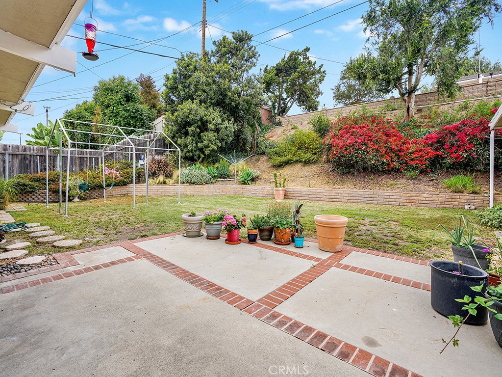 1019 Dorothy Lane Fullerton, CA 92831 - Photo 37 of 41 a view of a backyard with a patio