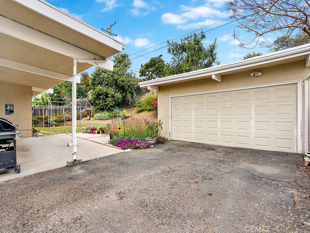 1019 Dorothy Lane Fullerton, CA 92831 - Photo 39 of 41 a view of a house with a garage