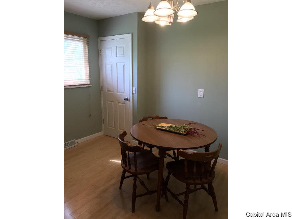 1809 Camden Street Springfield, IL 62702 - Photo 8 of 25