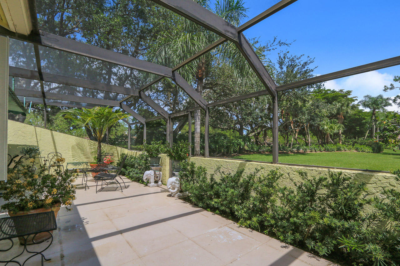 75 Edinburgh Drive Palm Beach Gardens, FL 33418 - Photo 1 of 30 Screened Lanai & Garden View