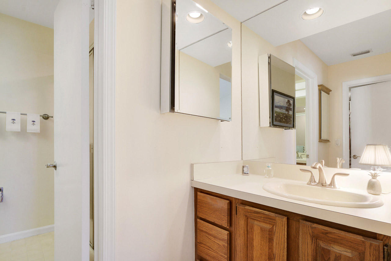 75 Edinburgh Drive Palm Beach Gardens, FL 33418 - Photo 13 of 30 Master Bathroom