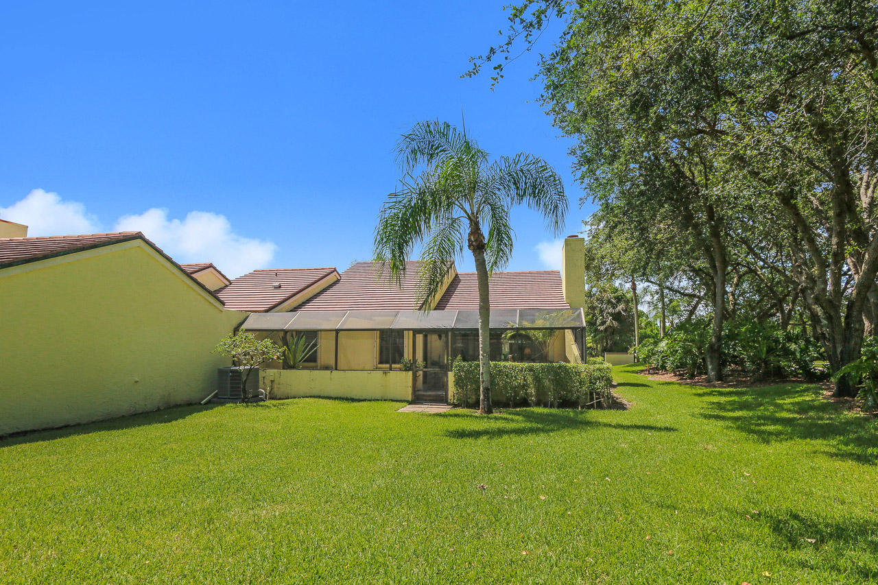 75 Edinburgh Drive Palm Beach Gardens, FL 33418 - Photo 16 of 30 Rear Exterior