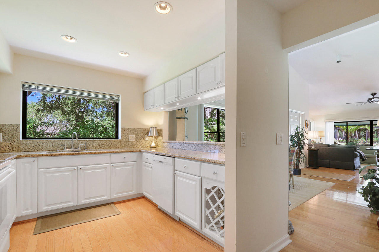 75 Edinburgh Drive Palm Beach Gardens, FL 33418 - Photo 2 of 30 Kitchen