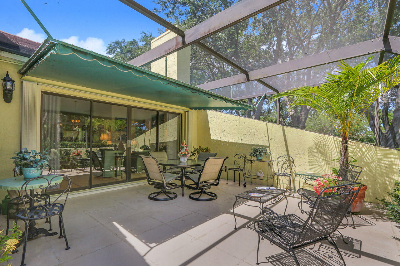 75 Edinburgh Drive Palm Beach Gardens, FL 33418 - Photo 3 of 30 Screened Lanai