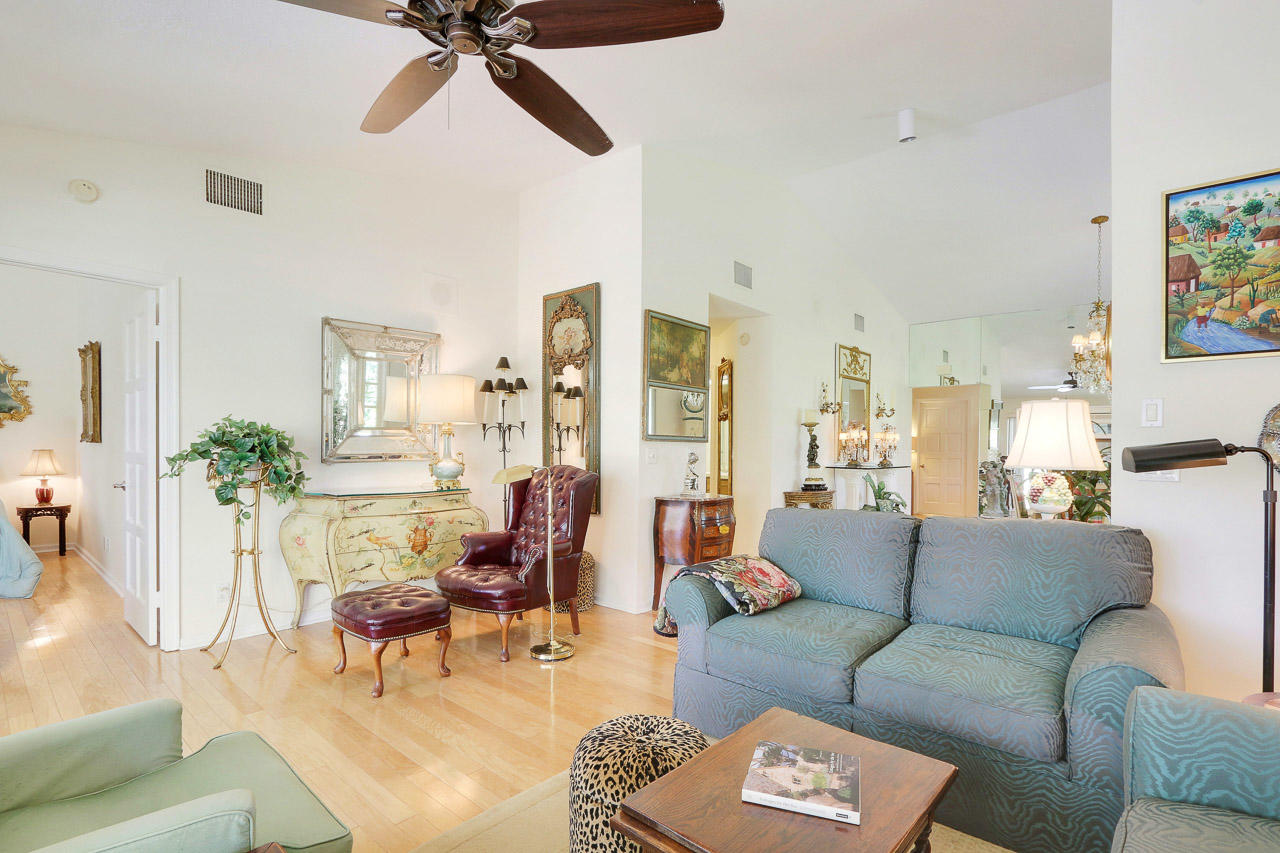75 Edinburgh Drive Palm Beach Gardens, FL 33418 - Photo 7 of 30 Living Room