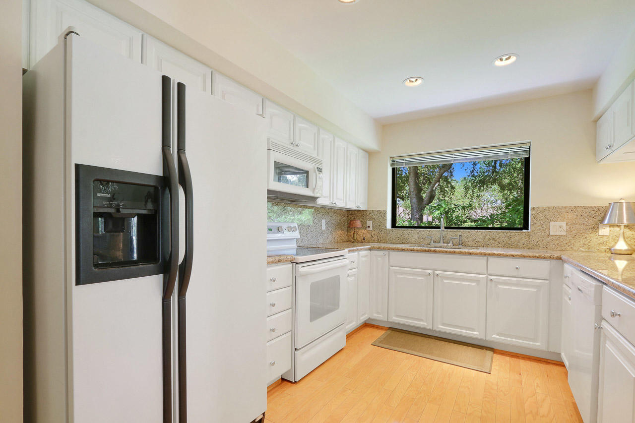 75 Edinburgh Drive Palm Beach Gardens, FL 33418 - Photo 9 of 30 Kitchen