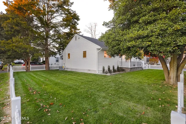 a view of a house with a backyard