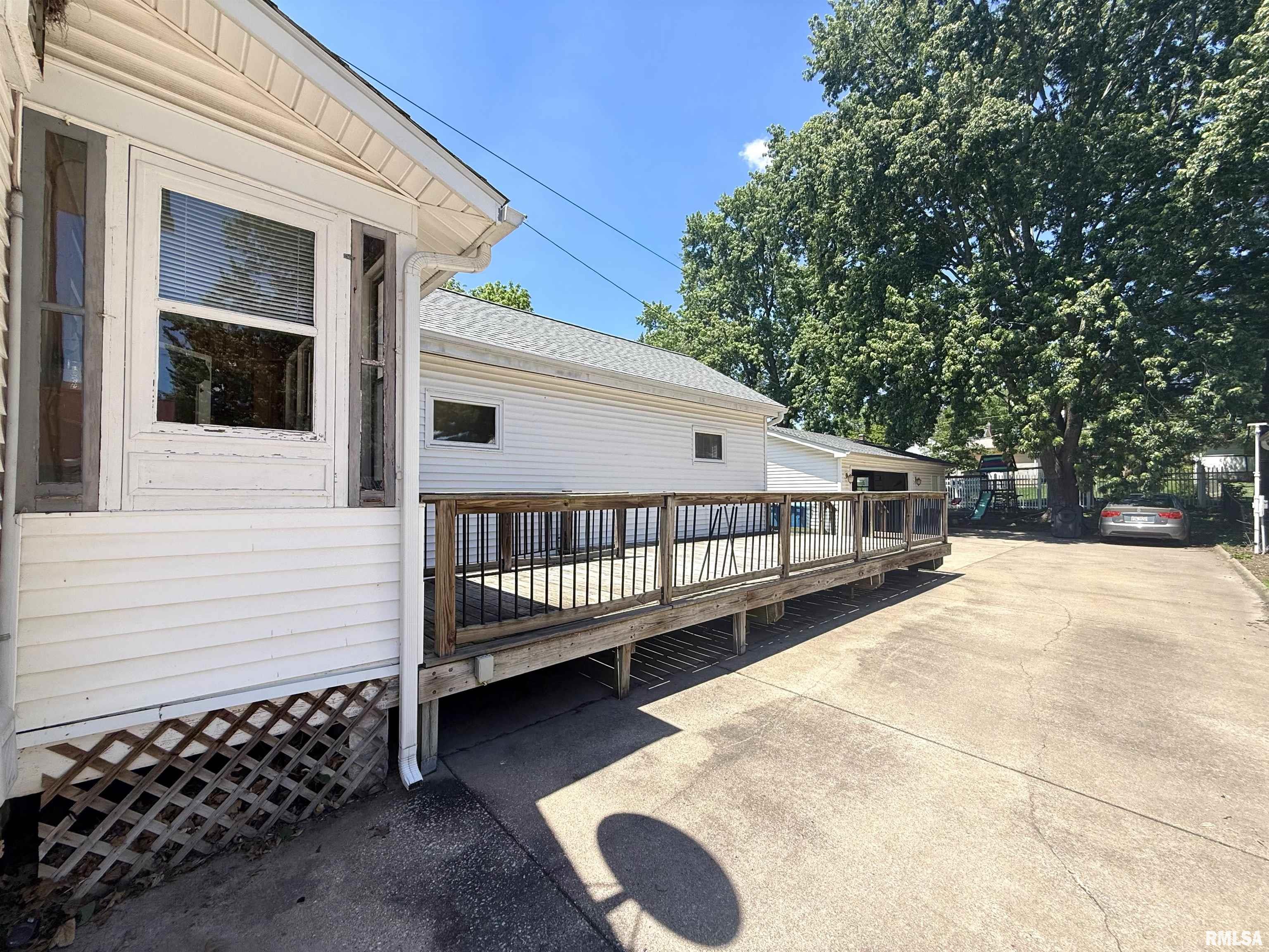 2241 Spring Street Quincy, IL 62301 - Photo 6 of 46