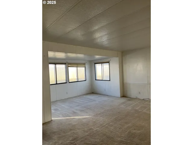 a bathroom with a toilet and a bathtub