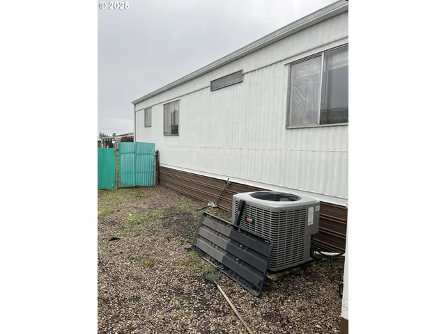 a view of entryway with a small yard