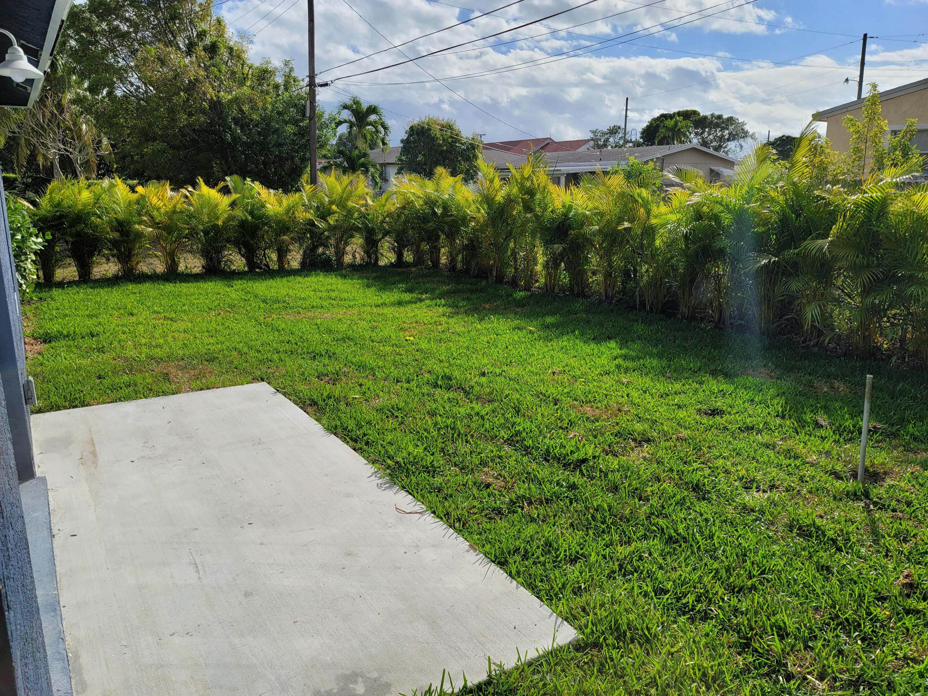 1407 West 32nd Street Riviera Beach, FL 33404 - Photo 17 of 21 20220105_102840