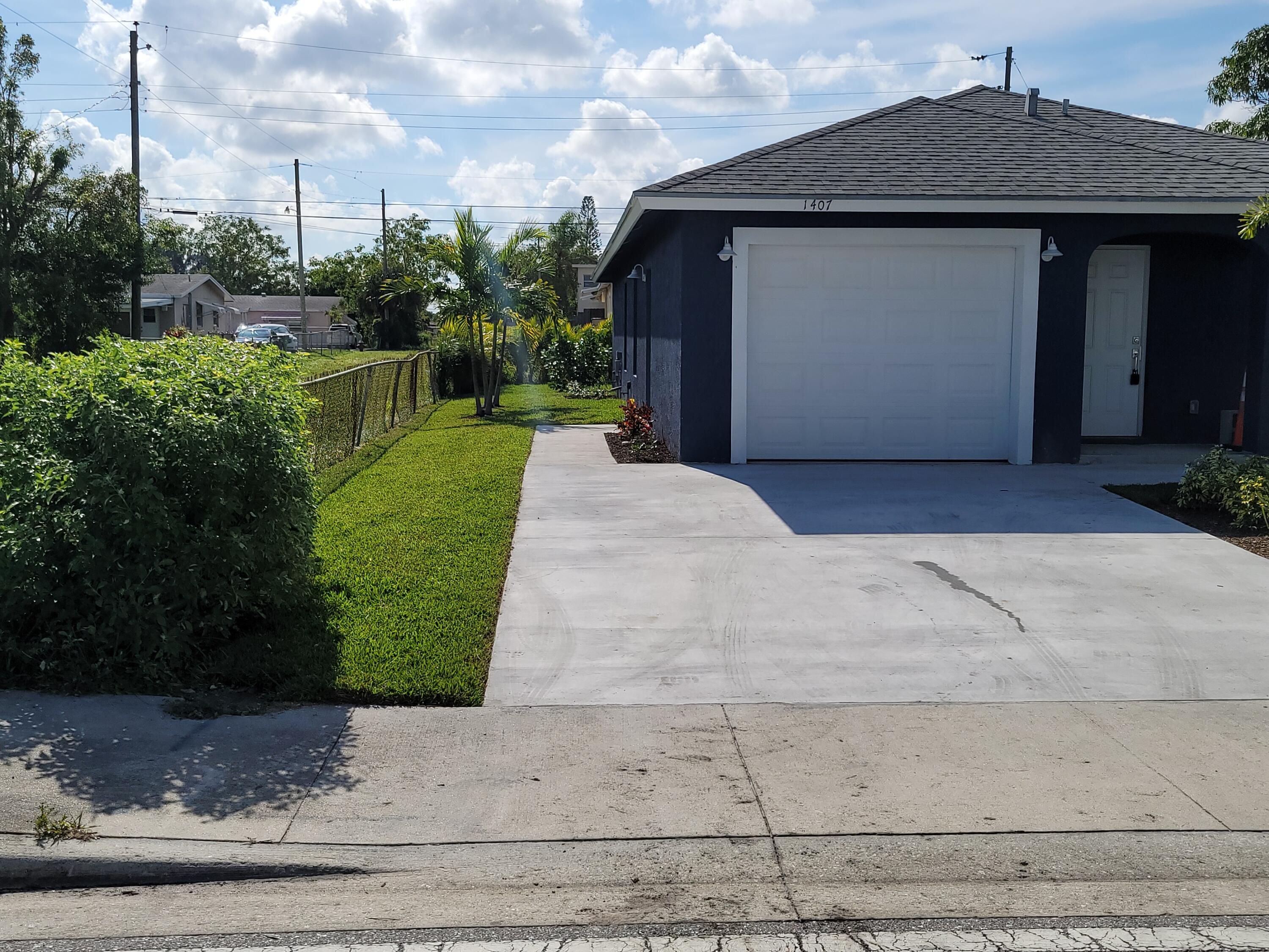 1407 West 32nd Street Riviera Beach, FL 33404 - Photo 3 of 21 20211211_112040