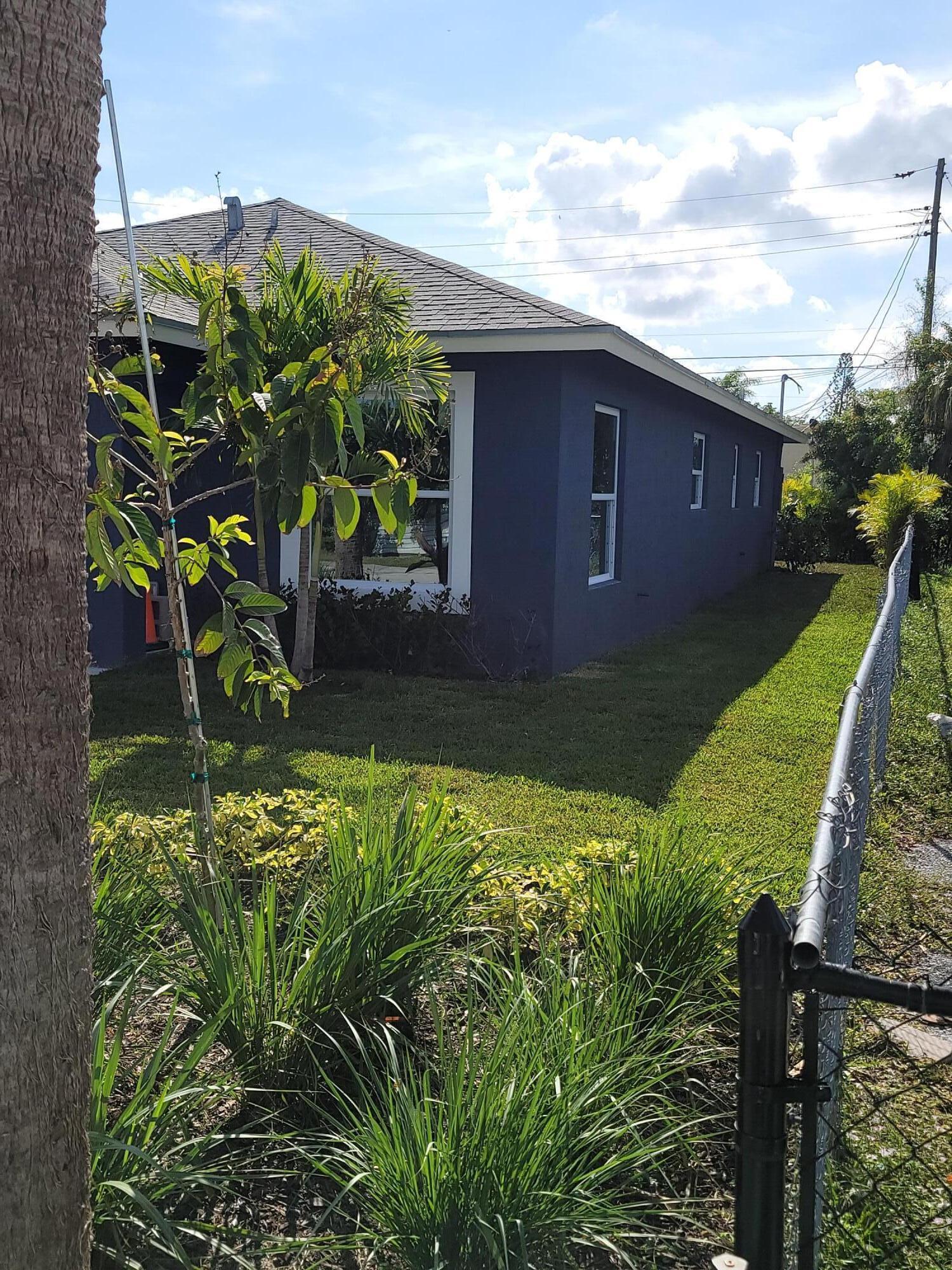 1407 West 32nd Street Riviera Beach, FL 33404 - Photo 4 of 21 20211211_112108