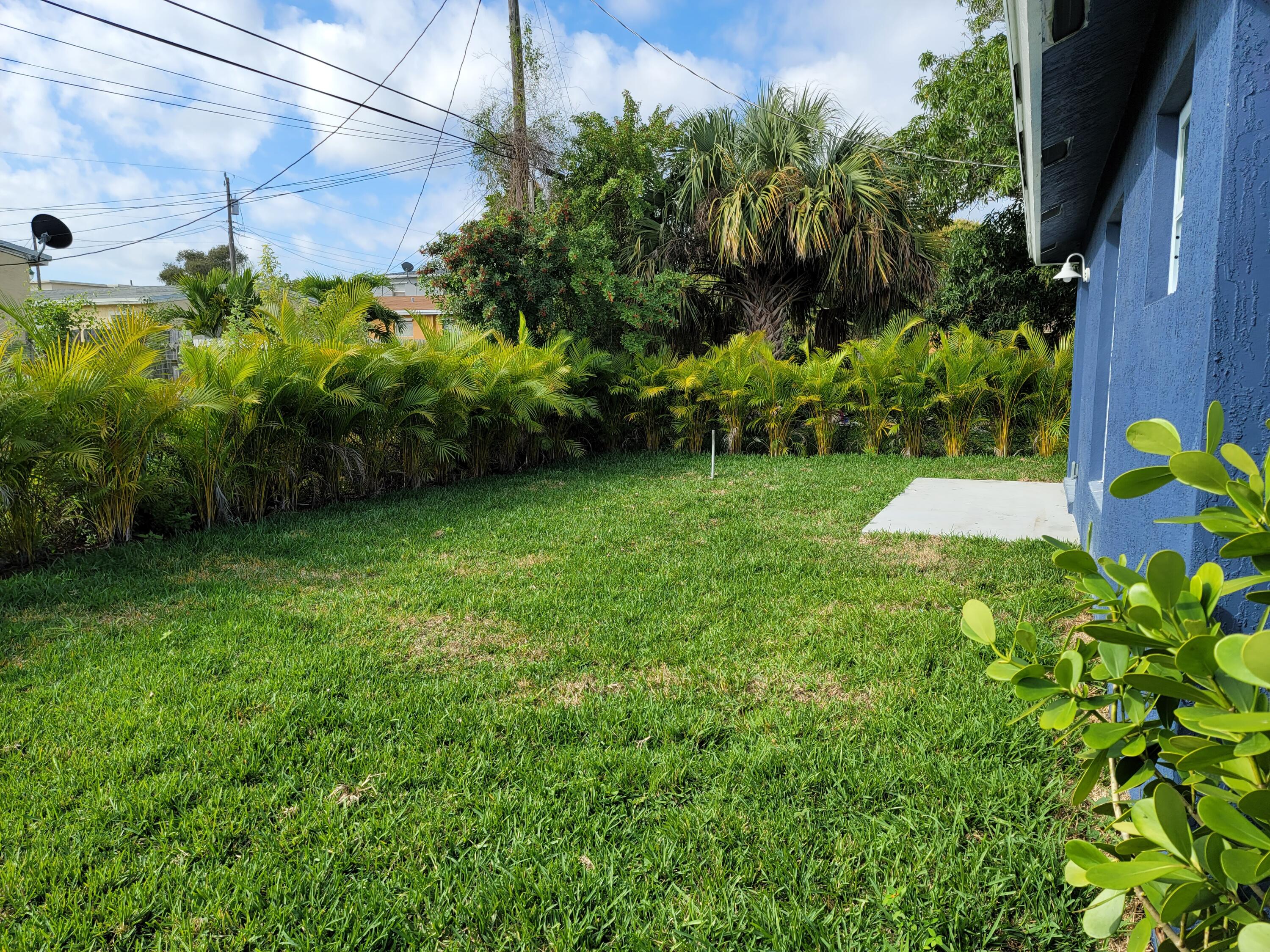 1407 West 32nd Street Riviera Beach, FL 33404 - Photo 6 of 21 20220105_102741