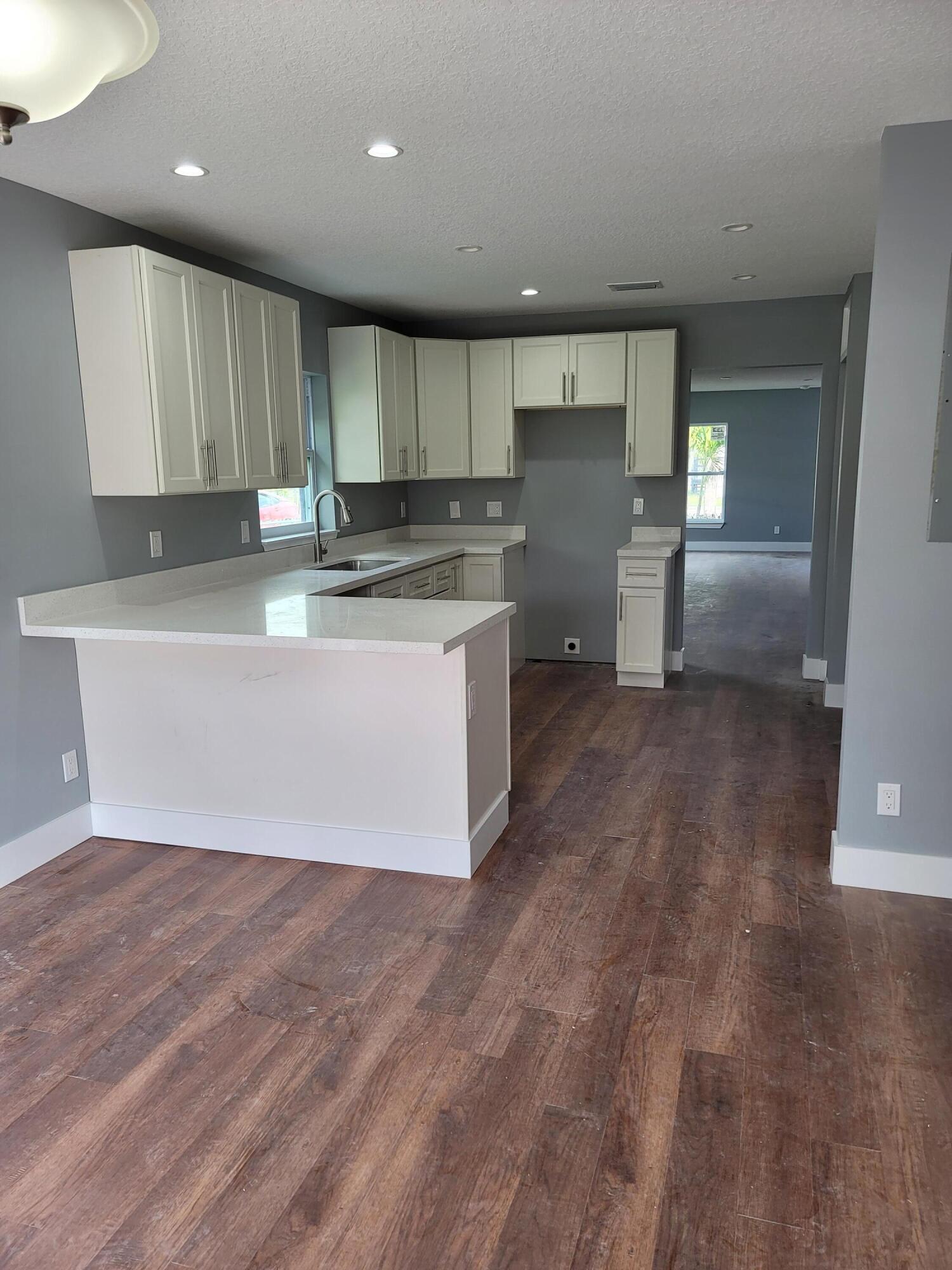 1407 West 32nd Street Riviera Beach, FL 33404 - Photo 8 of 21 20220105_102036