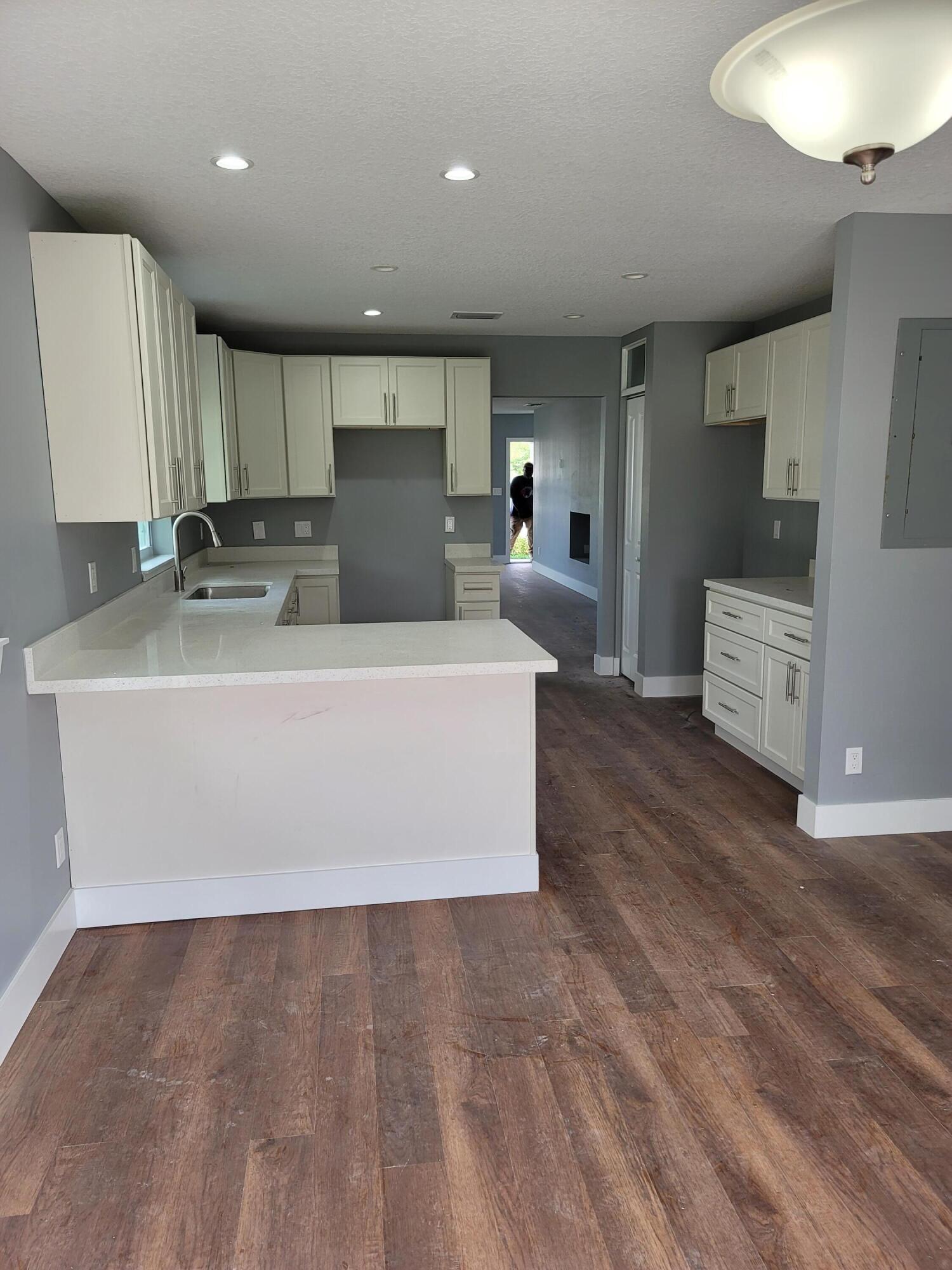 1407 West 32nd Street Riviera Beach, FL 33404 - Photo 9 of 21 20220105_102045