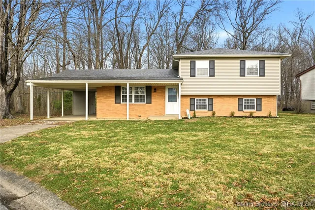 $218,500 | 2903 North Walford Drive, Jeffersonville, IN 47130