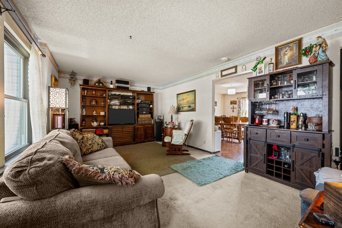 205 Robbin Drive Romeoville, IL 60446 - Photo 3 of 17 Gallery Image 3