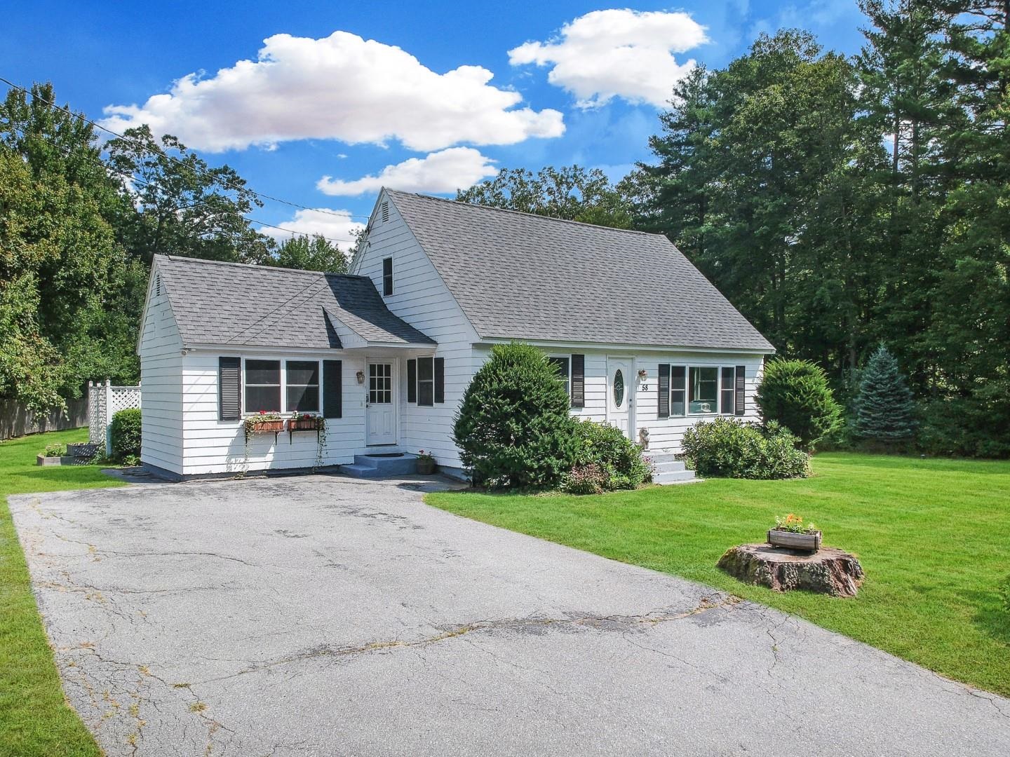 58 Hayden Road Pelham, NH 03076 - Photo 2 of 28