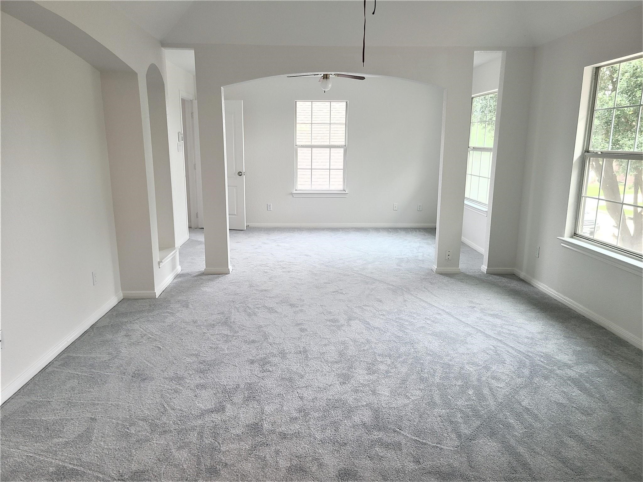 10026 Gil Jr Lane Houston, TX 77075 - Photo 8 of 14 an empty room with windows