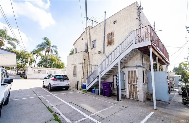 a view of a car park in front of house