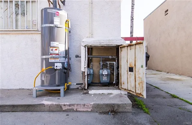 a house view with a outdoor space