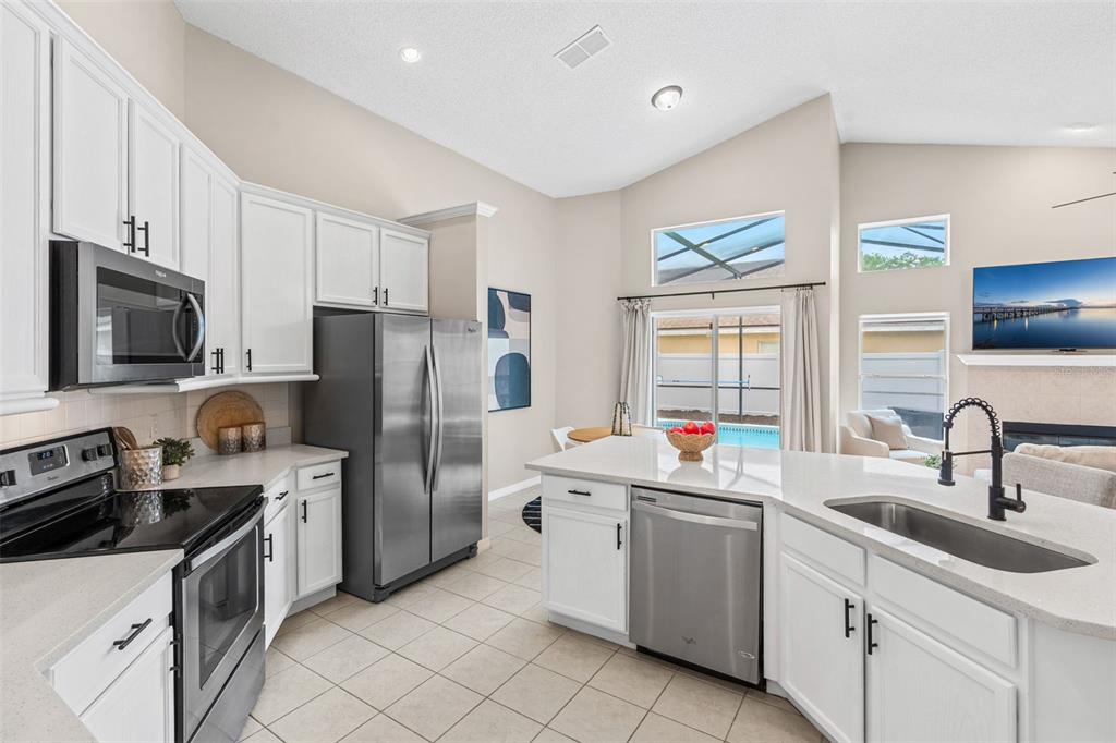 328 View Court Apopka, FL 32703 - Photo 12 of 40
