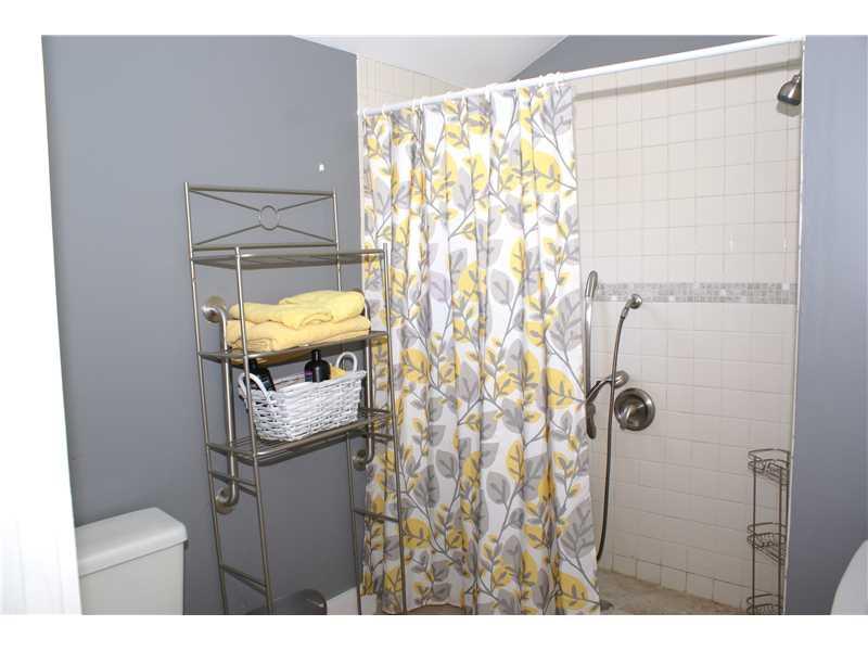 425 Sangree Road Pittsburgh, PA 15237 - Photo 11 of 19 Full Bath.