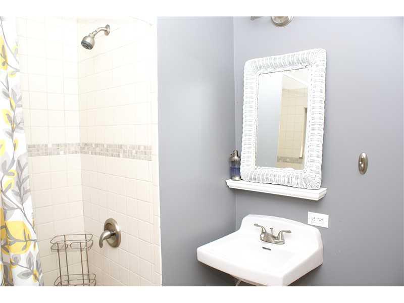 425 Sangree Road Pittsburgh, PA 15237 - Photo 12 of 19 Full Bath.