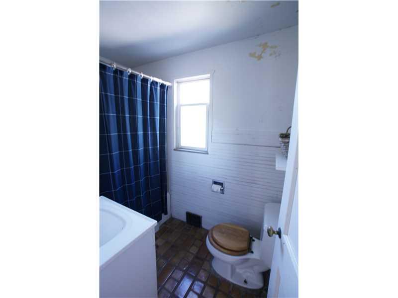 425 Sangree Road Pittsburgh, PA 15237 - Photo 15 of 19 Full Bath.