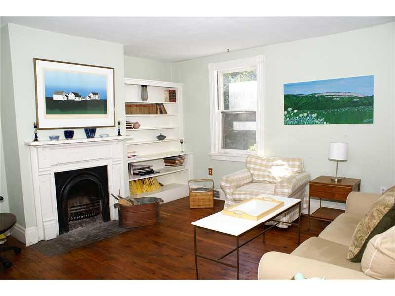 425 Sangree Road Pittsburgh, PA 15237 - Photo 3 of 19 Living Room.