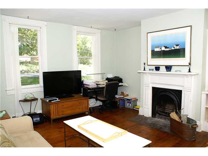 425 Sangree Road Pittsburgh, PA 15237 - Photo 4 of 19 Living Room.