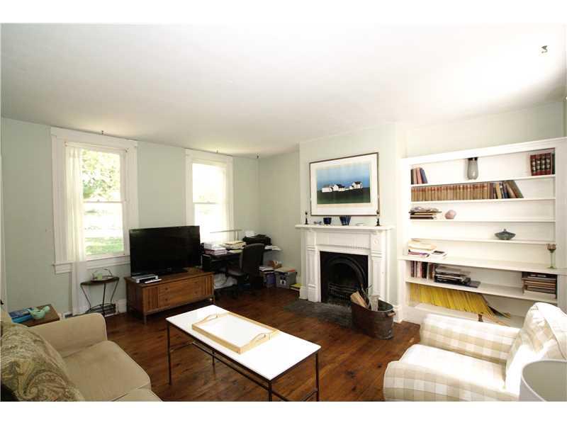 425 Sangree Road Pittsburgh, PA 15237 - Photo 5 of 19 Living Room.