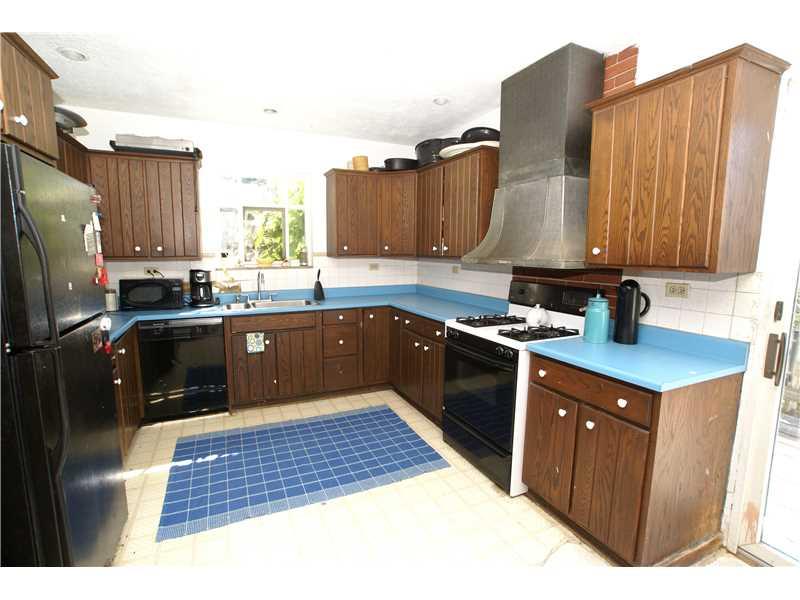 425 Sangree Road Pittsburgh, PA 15237 - Photo 8 of 19 Kitchen.
