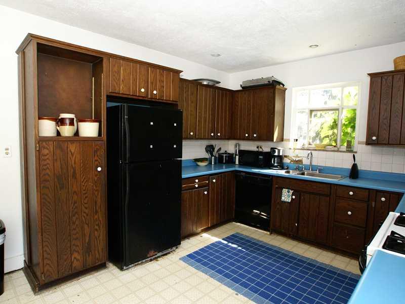 425 Sangree Road Pittsburgh, PA 15237 - Photo 9 of 19 Kitchen.