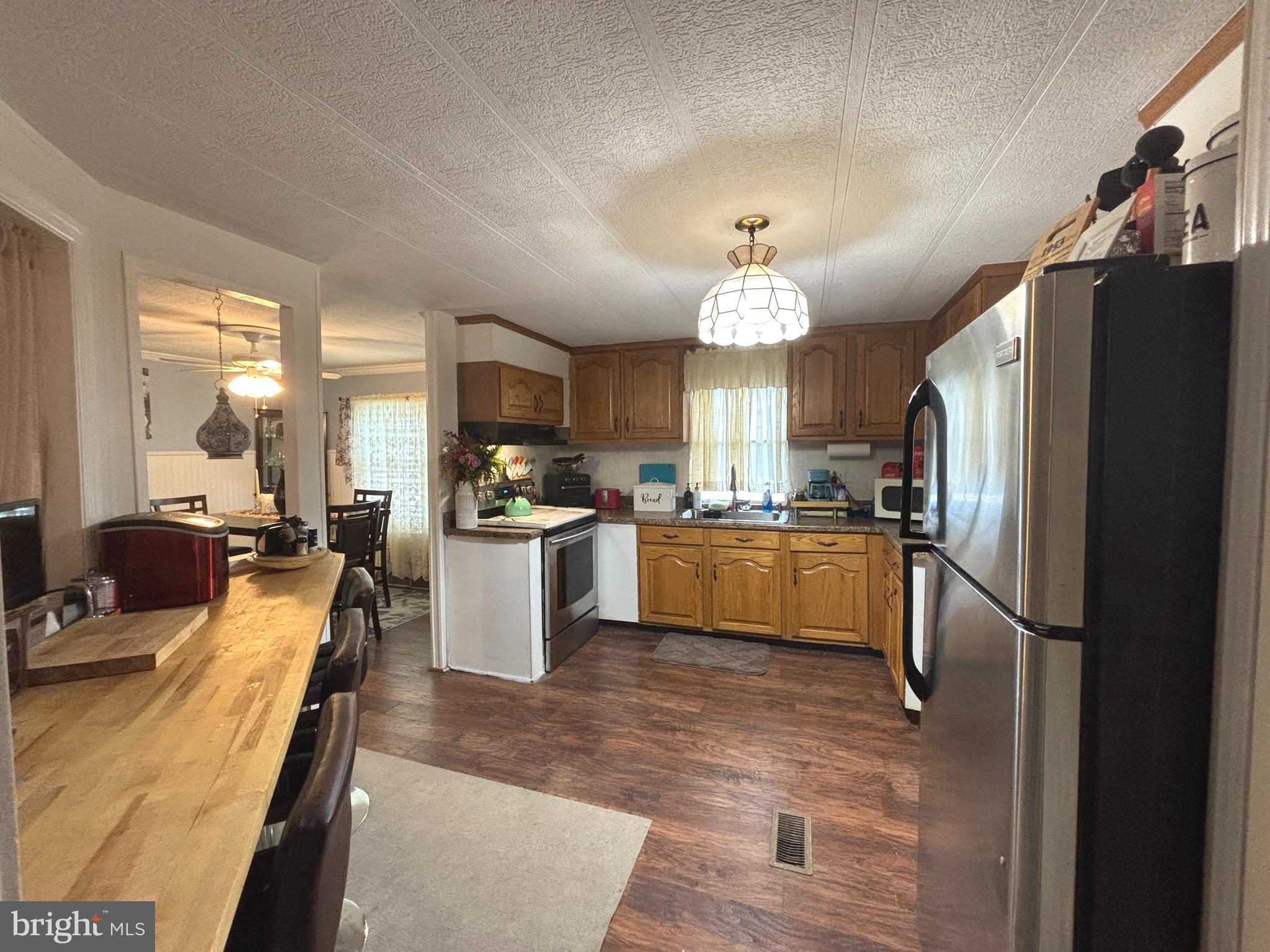 255 Rabbit Run North Wales, PA 19454 - Photo 9 of 17 Eat-in Kitchen with newer appliances