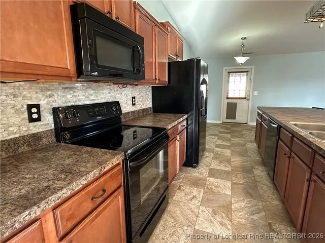 $1,550 | 20 Old English Lane, Spring Lake, NC 28390