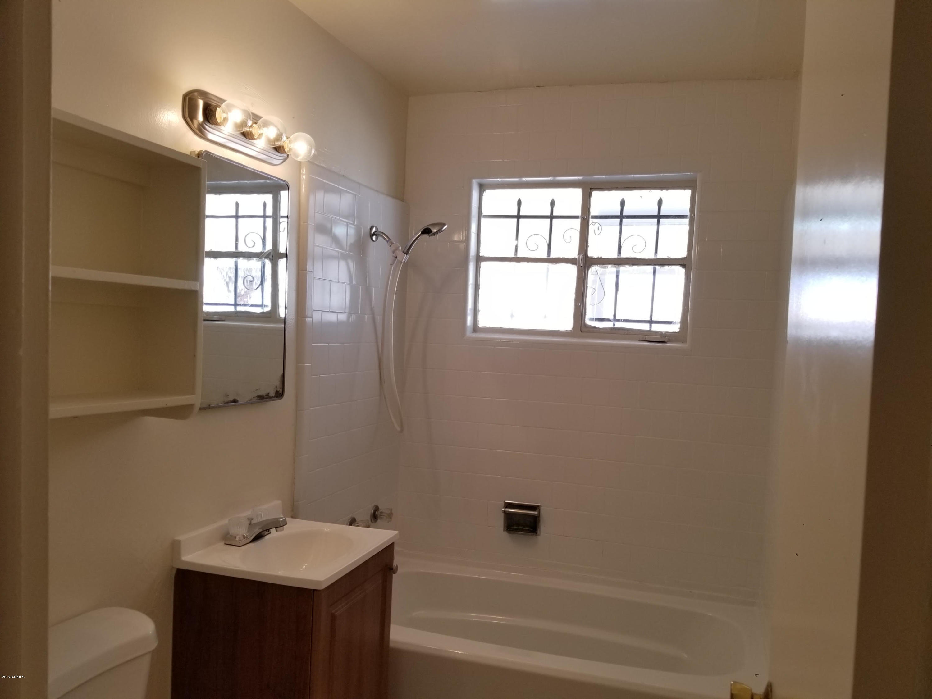 2744 West Bethany Home Road Phoenix, AZ 85017 - Photo 15 of 23 Bathroom