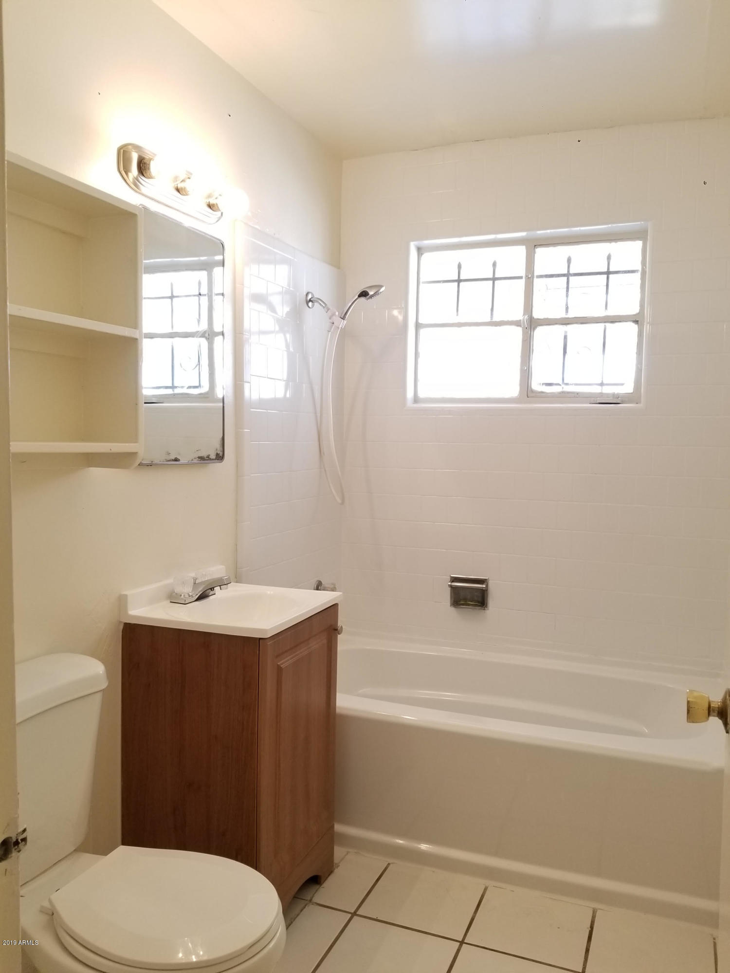 2744 West Bethany Home Road Phoenix, AZ 85017 - Photo 16 of 23 Bathroom
