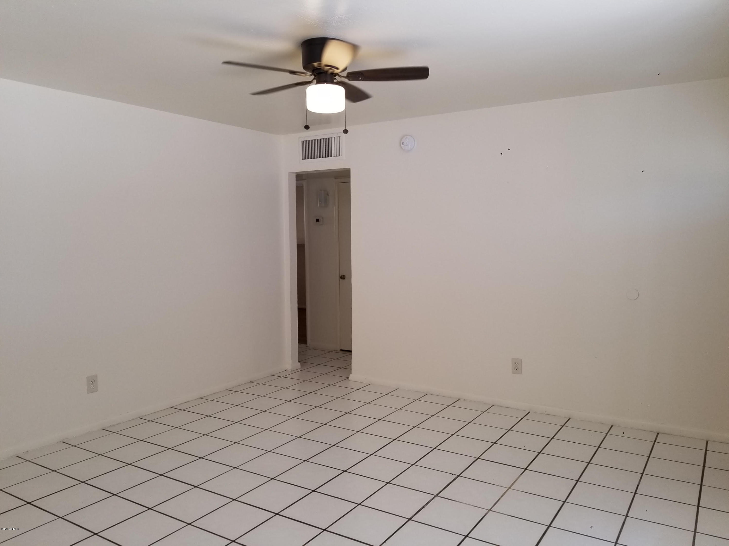2744 West Bethany Home Road Phoenix, AZ 85017 - Photo 6 of 23 Great room