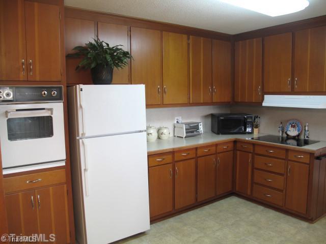 220 Milling Road Mocksville, NC 27028 - Photo 7 of 14 Kitchen.