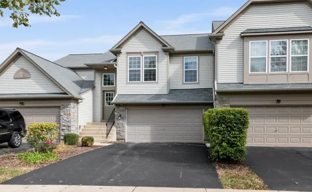 $2,400 | 533 Metropolitan Street, Aurora, IL 60502