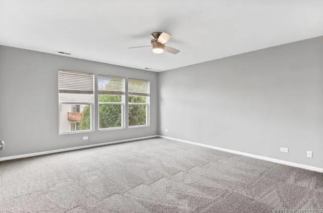 $2,400 | 533 Metropolitan Street, Aurora, IL 60502