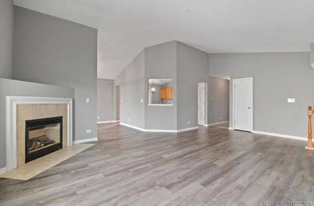 $2,400 | 533 Metropolitan Street, Aurora, IL 60502