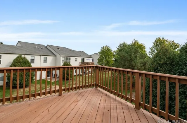 $2,400 | 533 Metropolitan Street, Aurora, IL 60502