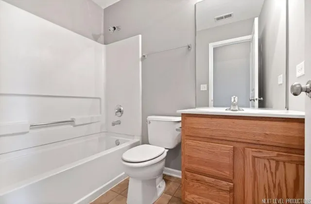 $2,400 | 533 Metropolitan Street, Aurora, IL 60502