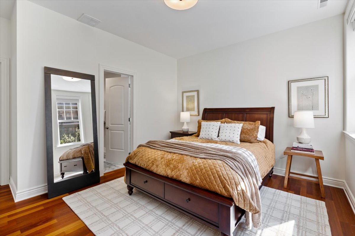 35 South Racine Avenue, Unit 2NW Chicago, IL 60607 - Photo 8 of 18 Gallery Image 8