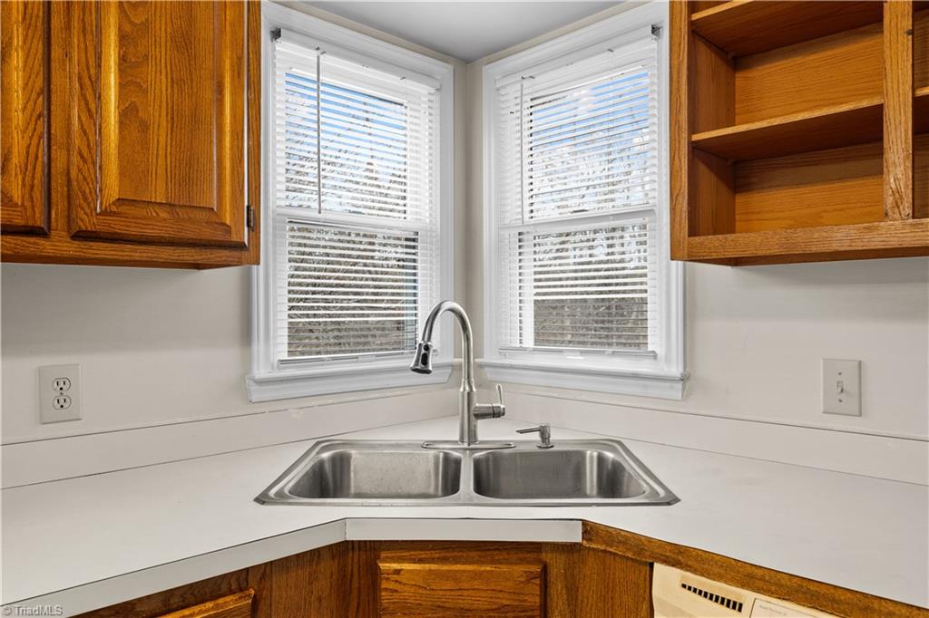 4203 Hunting Meadow Road Greensboro, NC 27406 - Photo 15 of 45