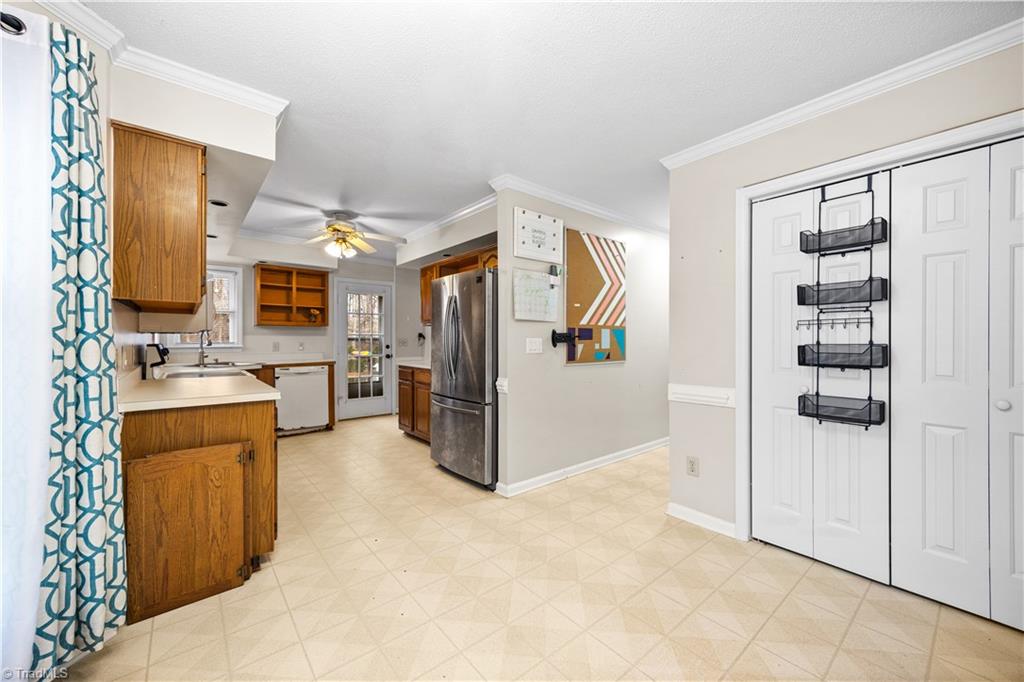 4203 Hunting Meadow Road Greensboro, NC 27406 - Photo 19 of 45